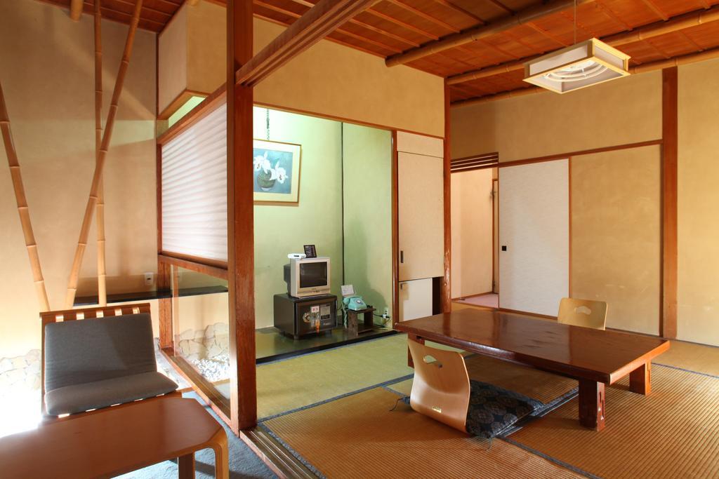 Hatsunoyu Yamanouchi  Quarto foto